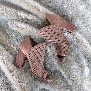 Lucky Brand Tan Peep Toe Booties Size 6 Heeled Perforated Ankle Sandals Shoes